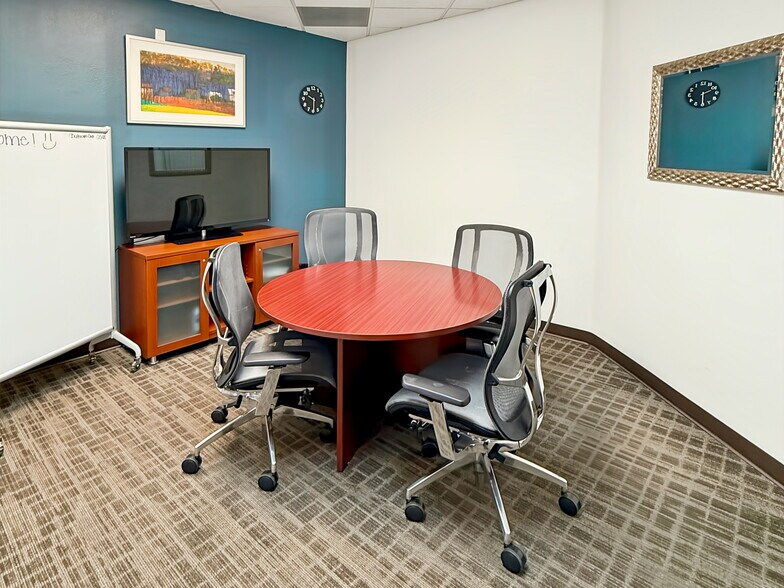 More Photos Of 500 N Rainbow Blvd, Las Vegas Coworking Space