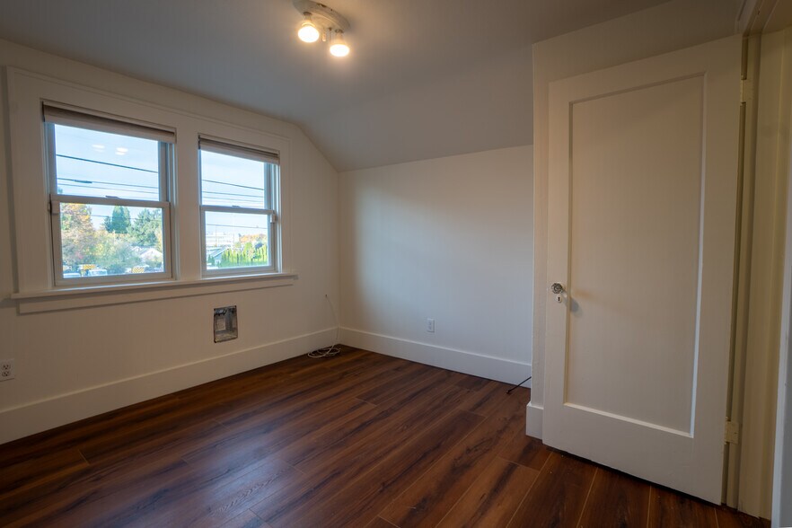 More Photos Of 1528 SE Holgate Blvd, Portland General Retail For Sale