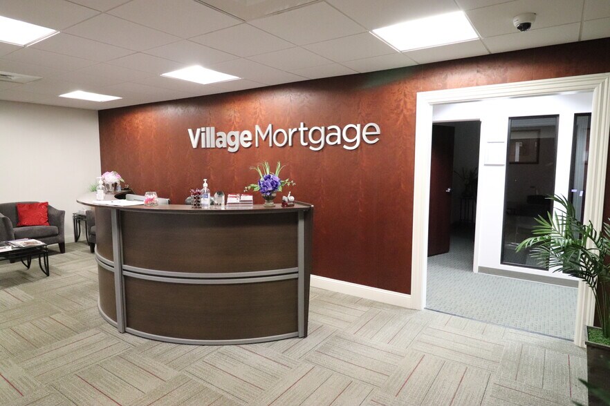 More Photos Of 10-40 Tower Ln, Avon Unknown For Lease