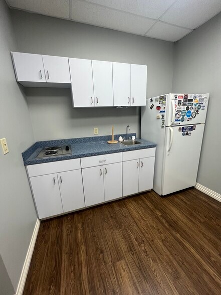 More Photos Of 7500 Appling Center Dr, Memphis Warehouse For Sale
