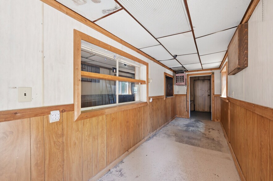 More Photos Of 3433 Sharon Rd, West Middlesex Warehouse For Sale