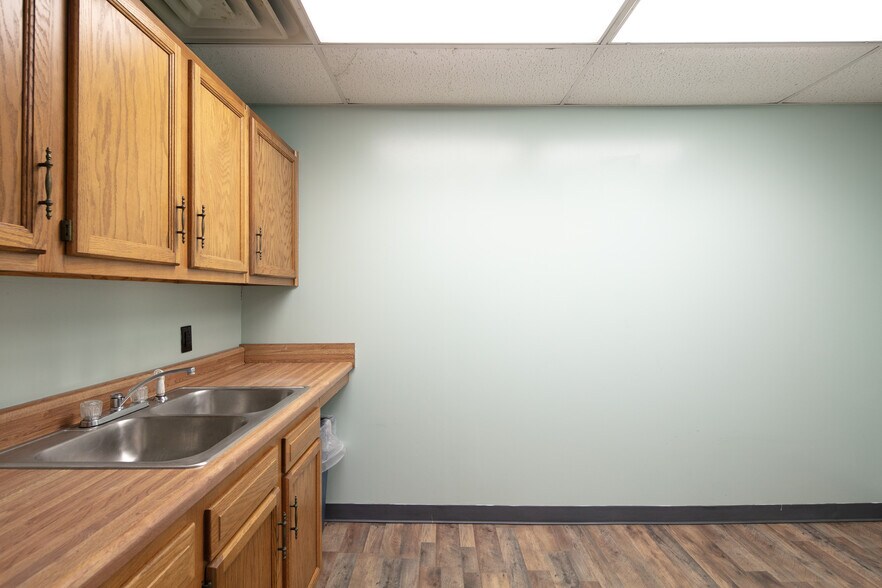 More Photos Of 130 Ecton Rd, Winchester Unknown For Lease