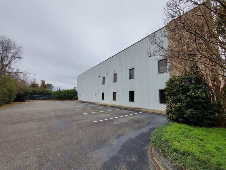 More Photos Of 4065 Powhatan Rd, Clayton Office For Lease