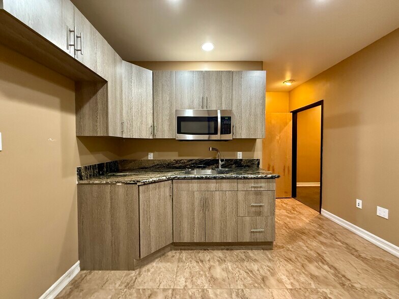 More Photos Of 1280 Rockpebble Ave, North Las Vegas Light Manufacturing For Lease