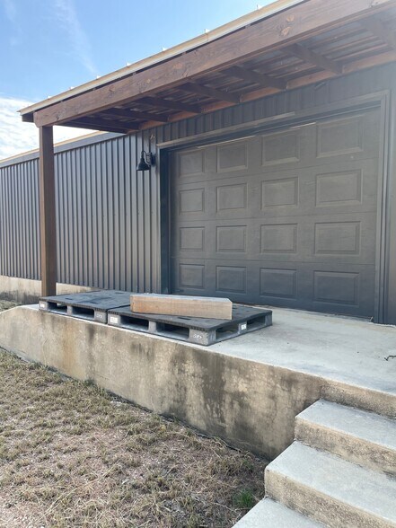 More Photos Of 902 13th St, Blanco Showroom For Sale