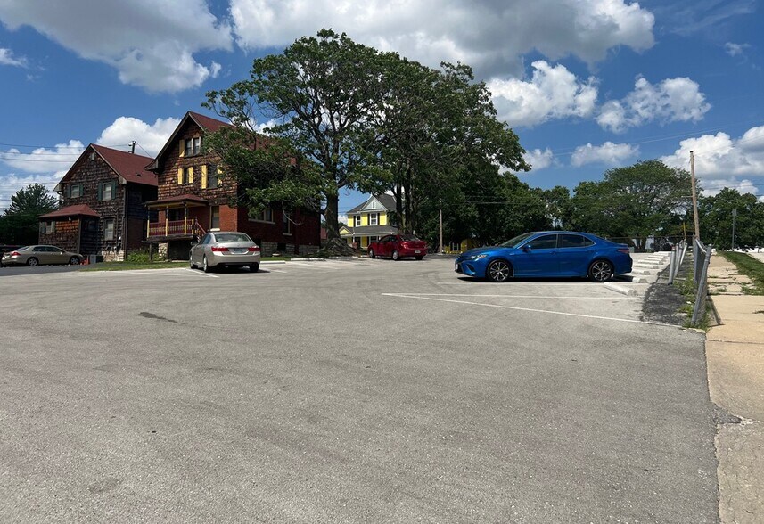More Photos Of 4163 Broadway Blvd, Kansas City General Retail For Sale