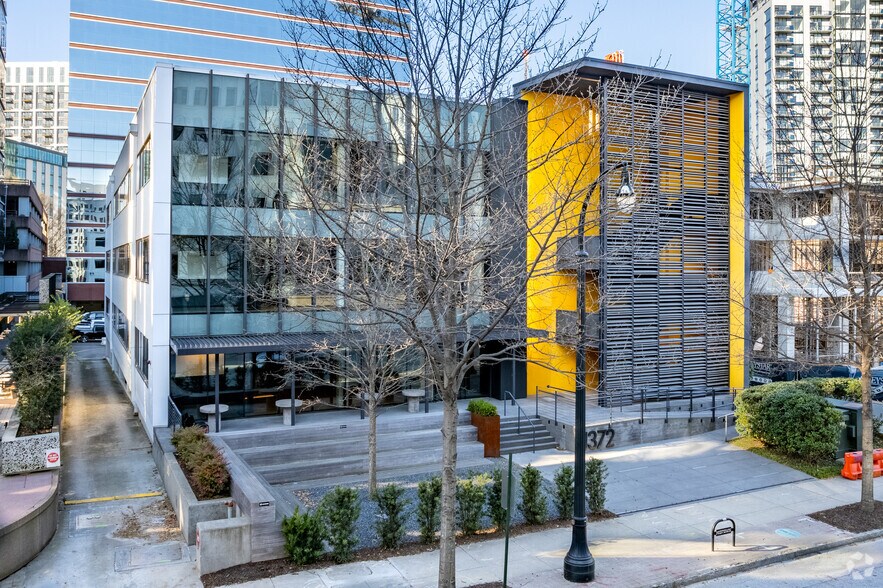 More Photos Of 1372 Peachtree St NE, Atlanta Coworking Space