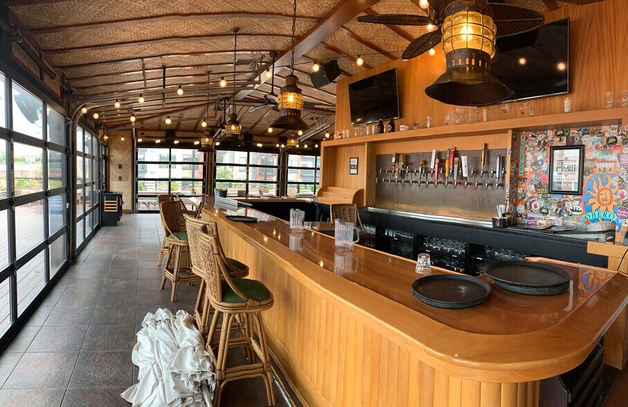 More Photos Of 401-411 Westport Rd, Kansas City Restaurant For Lease