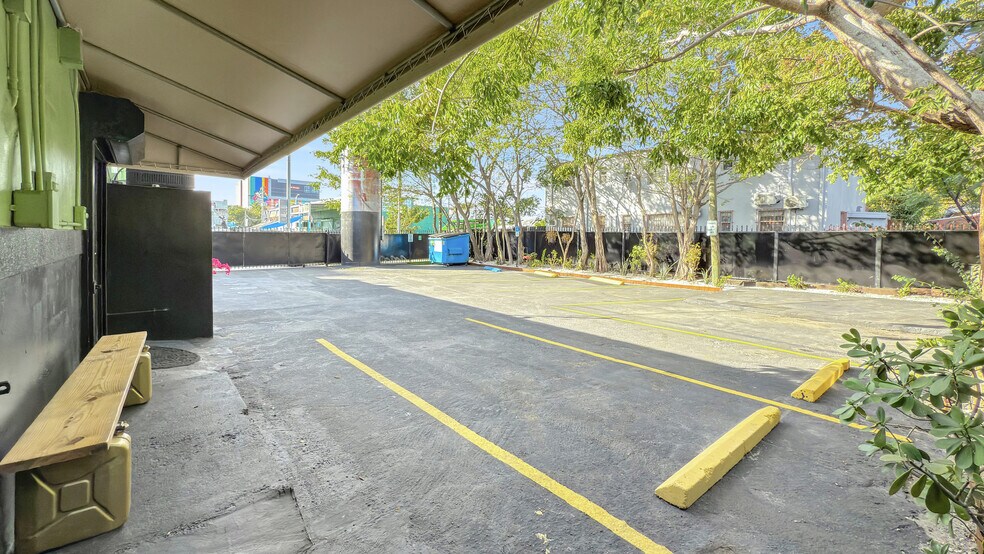 More Photos Of 643 NW 20th St, Miami Freestanding For Lease