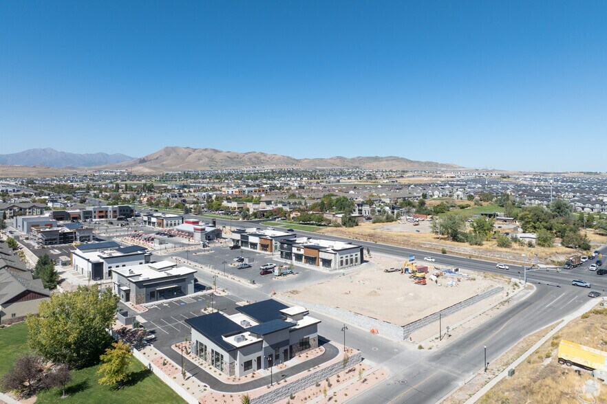 More Photos Of , Saratoga Springs General Retail For Sale