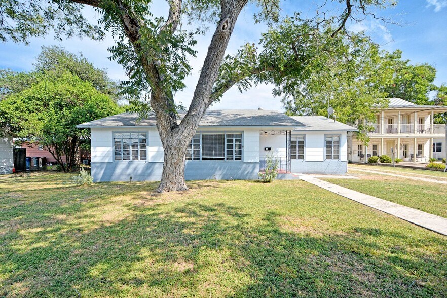 More Photos Of 268 E Mill St, New Braunfels Medical For Lease