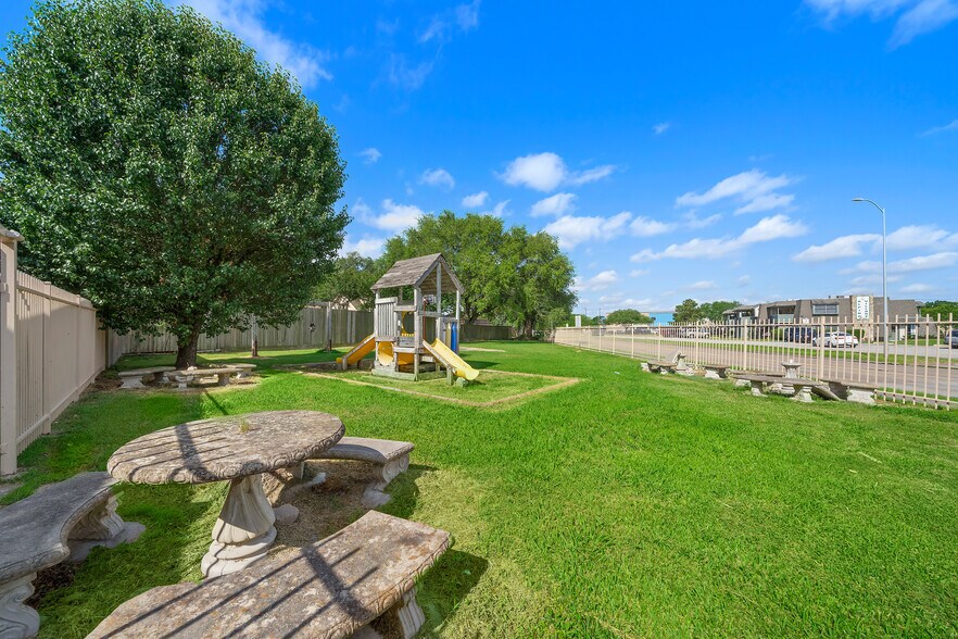 More Photos Of 2323 Burke, Pasadena Apartments For Sale