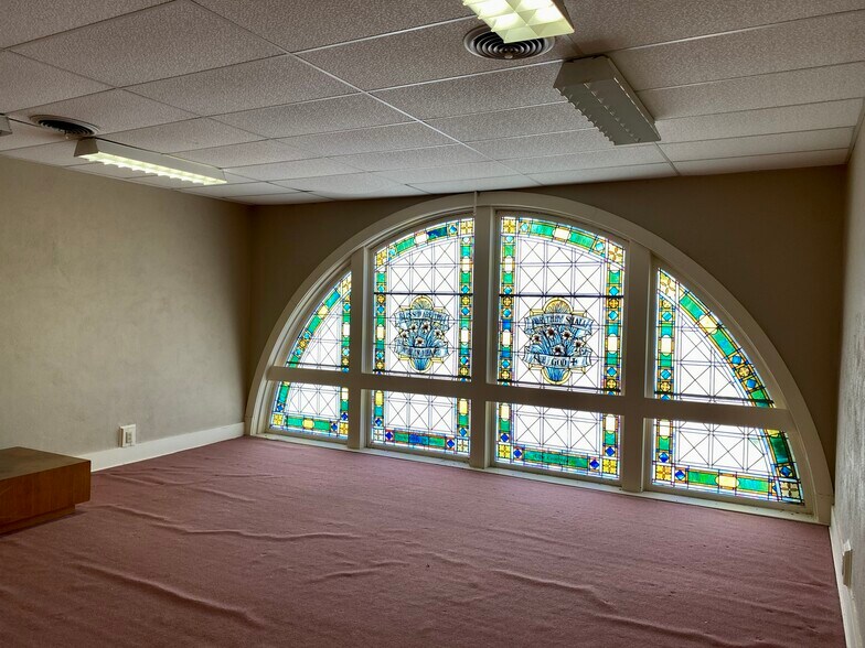 More Photos Of 212 N College Ave, Clarksville Religious Facility For Sale