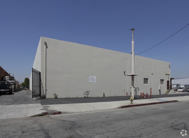More Photos Of 11481 Hart St, North Hollywood Warehouse For Lease