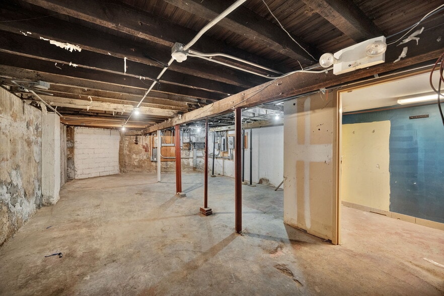 More Photos Of 230-02 S Conduit Ave, Jamaica Convenience Store For Sale