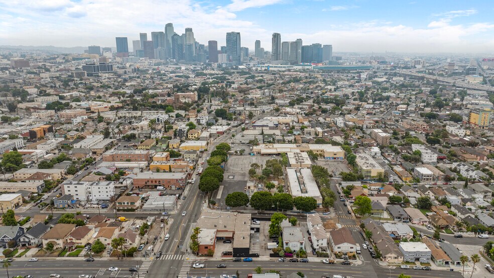 More Photos Of 1604 Venice Blvd, Los Angeles Showroom For Lease