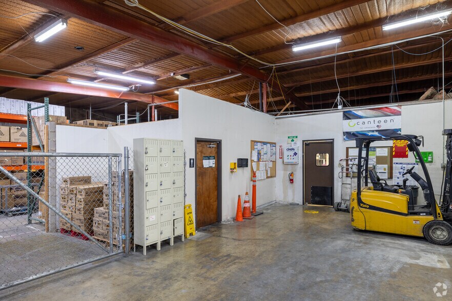 More Photos Of 3410 Steen St, San Antonio Distribution For Sale