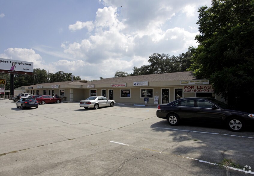 More Photos Of 126 N Us-27/441, Lady Lake Convenience Store For Lease