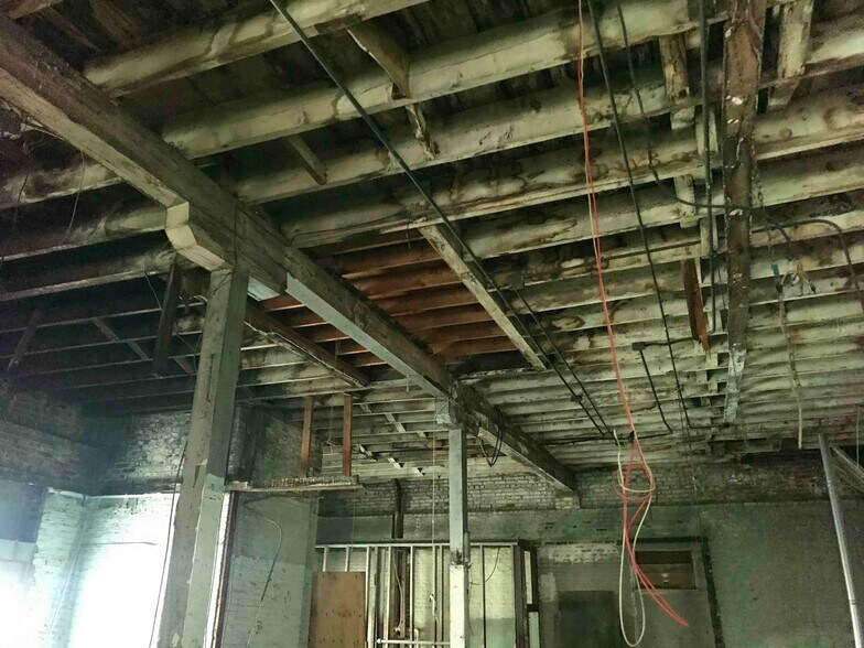 More Photos Of 8-10 Alyea St, Newark Storefront For Lease