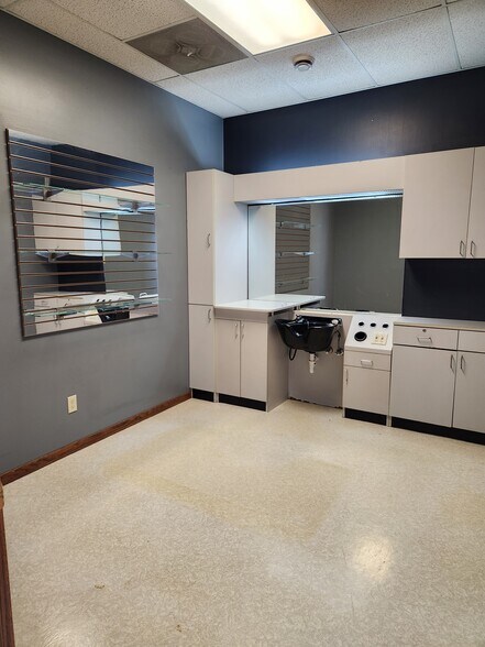 More Photos Of 935 Horicon St, Mayville Unknown For Lease