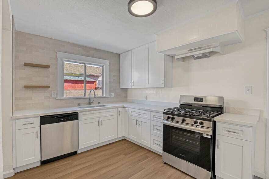 More Photos Of 2947 West Blvd, Los Angeles Apartments For Sale