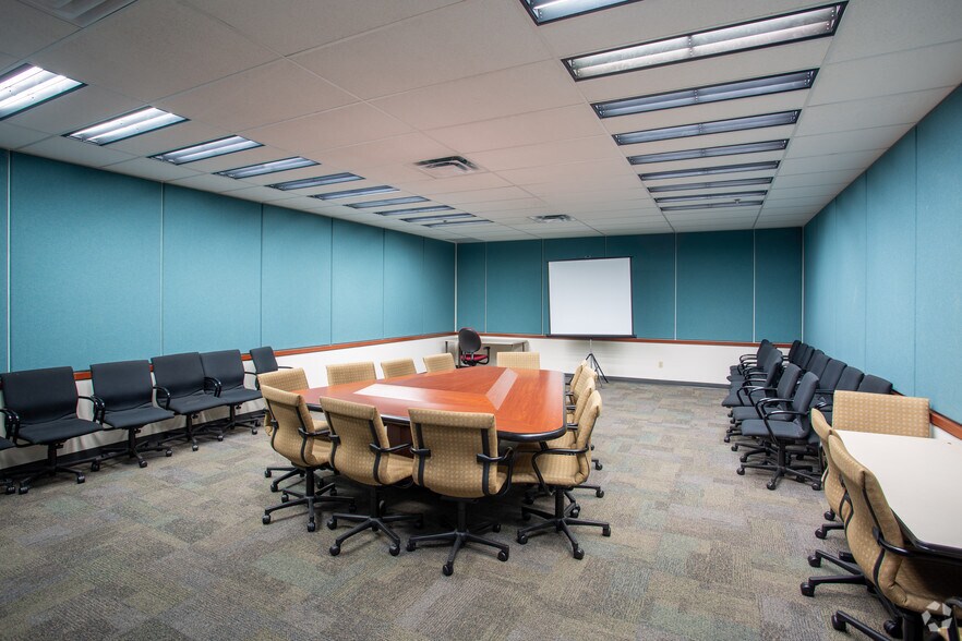 More Photos Of 5501 Alliance Gateway Fwy, Fort Worth Light Distribution For Lease