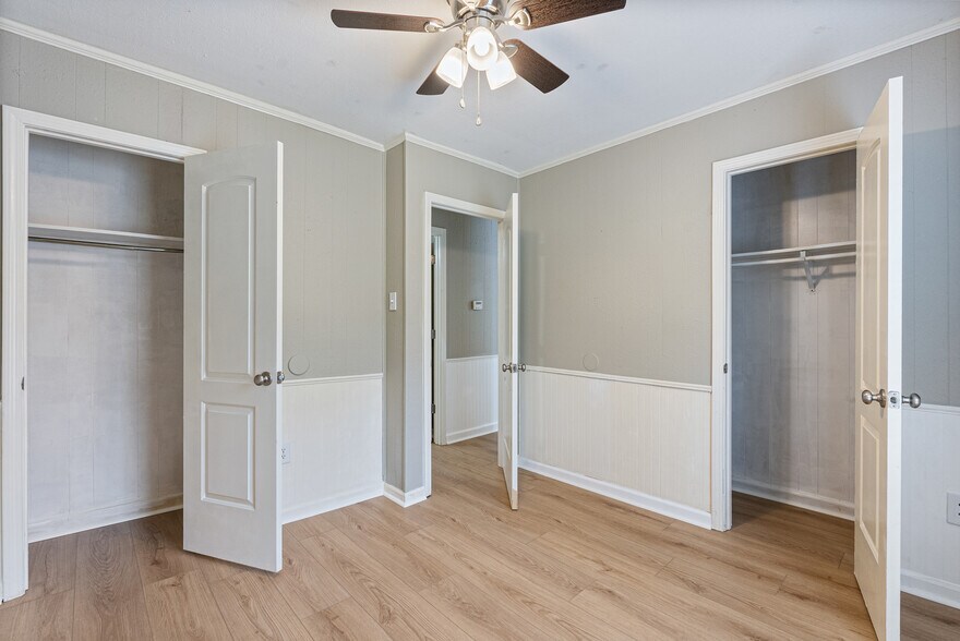 More Photos Of 16 Linder Rd, Greenbrier Apartments For Sale