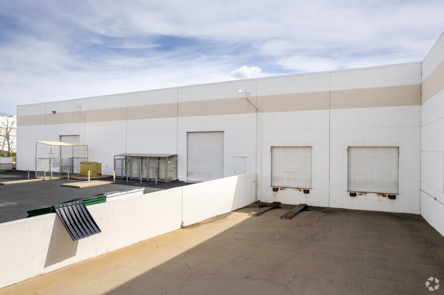 More Photos Of 2395 Railroad St, Corona Manufacturing For Lease