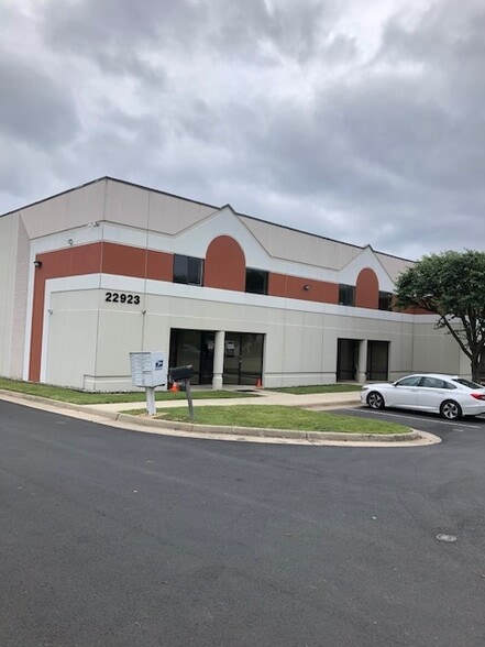 More Photos Of 22923 Quicksilver Dr, Sterling Warehouse For Lease