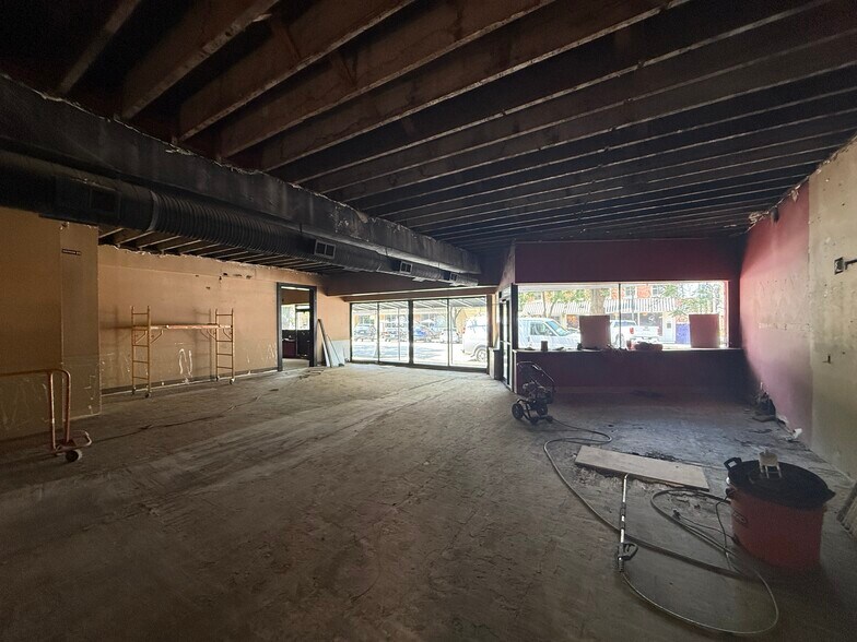 More Photos Of 134 E Main St, New Albany Storefront Retail Office For Lease