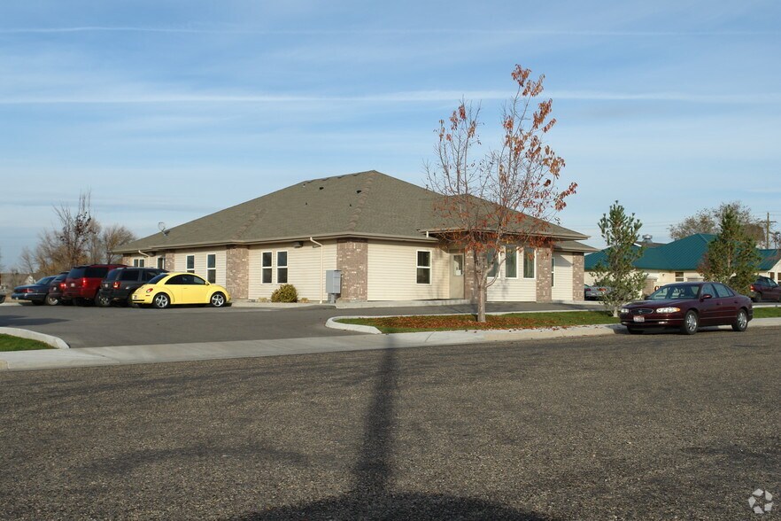 More Photos Of 811 NW 12th St, Fruitland Medical For Lease