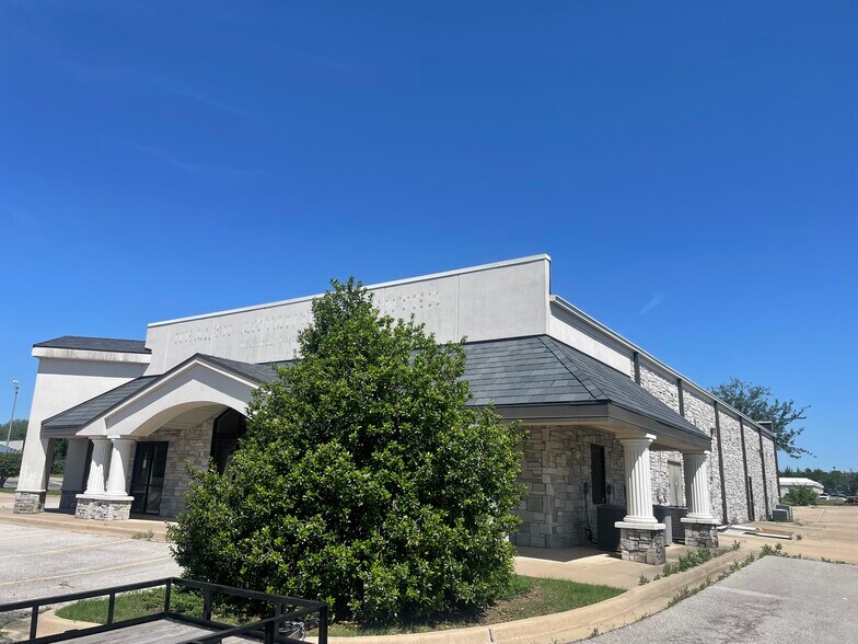 More Photos Of 1202 Brookview Dr, Ardmore Storefront Retail Office For Sale