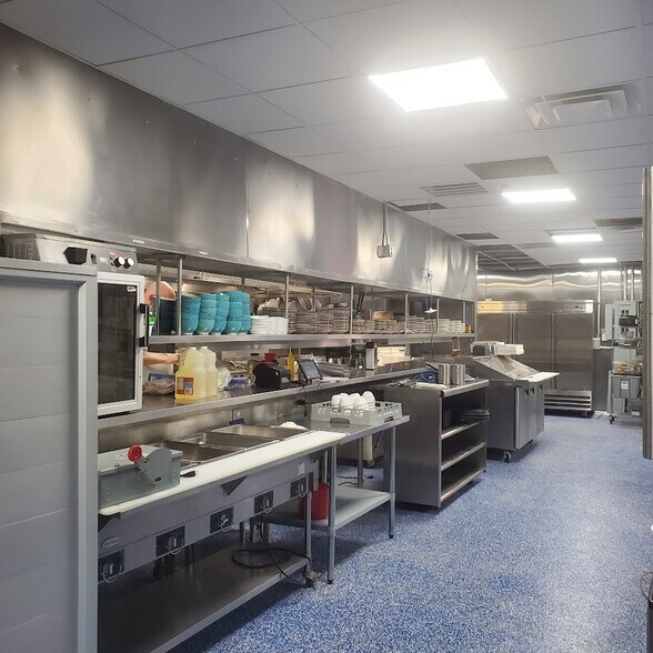 More Photos Of 803 US Highway 59, Atlanta General Retail For Sale