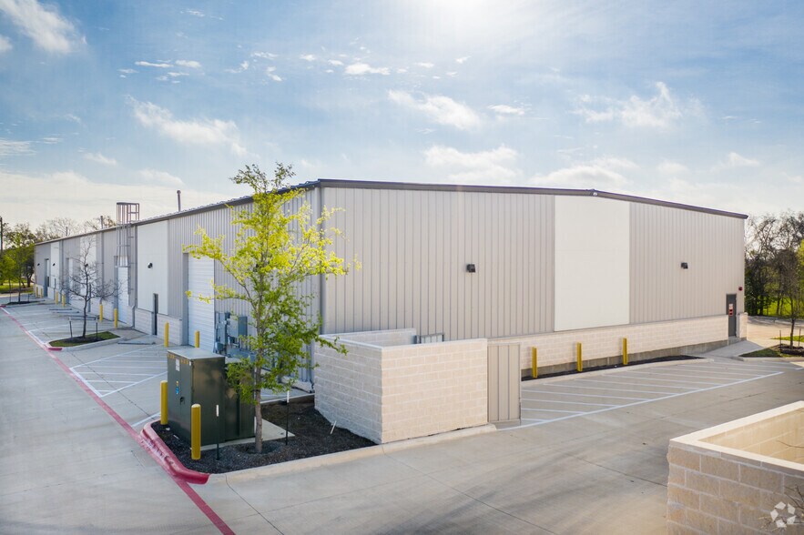 More Photos Of 1501 Leander Dr, Leander Warehouse For Lease