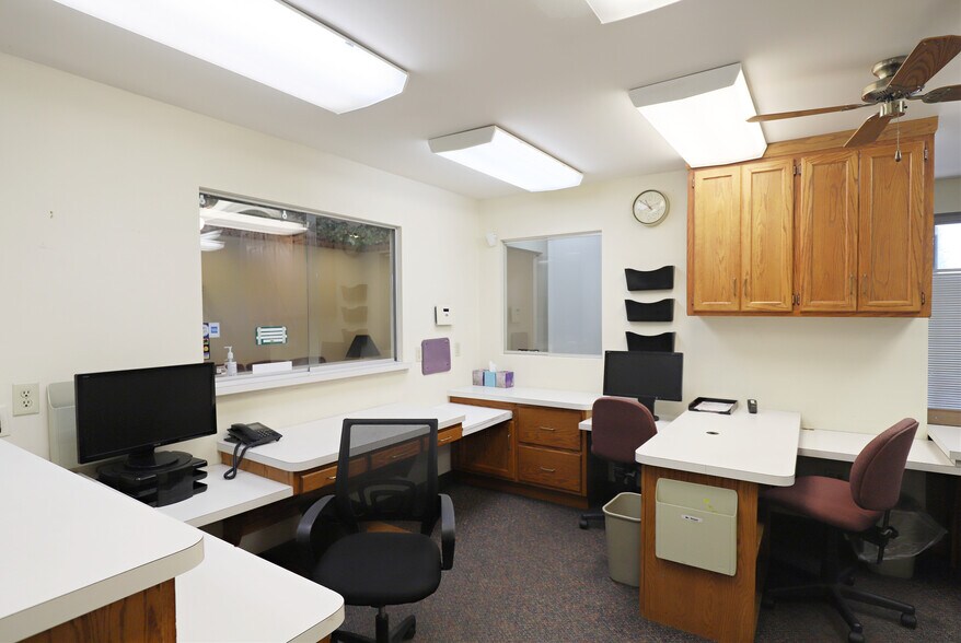 More Photos Of 1134 S Linden Rd, Flint Medical For Sale