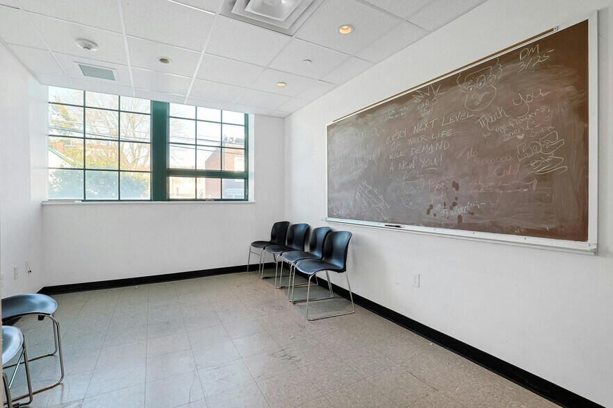 More Photos Of 31 W Broad St, Haverstraw Office For Lease