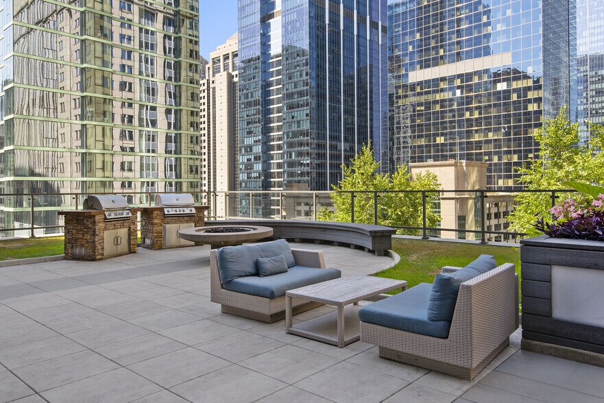 More Photos Of 210 N Wells St, Chicago Apartments For Lease