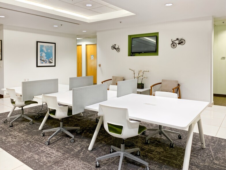 More Photos Of 6303 Owensmouth Ave, Woodland Hills Coworking Space