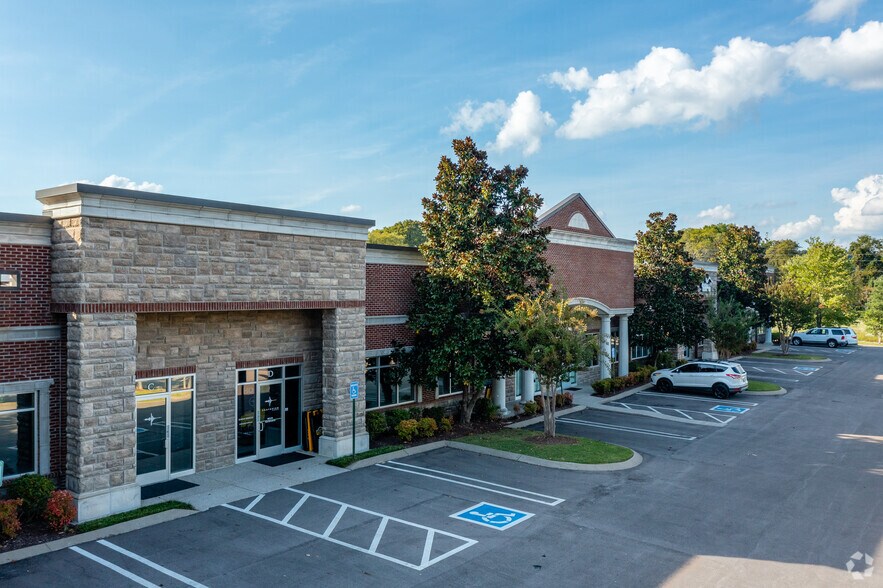 More Photos Of 3011 Harrah Dr, Spring Hill Office For Lease