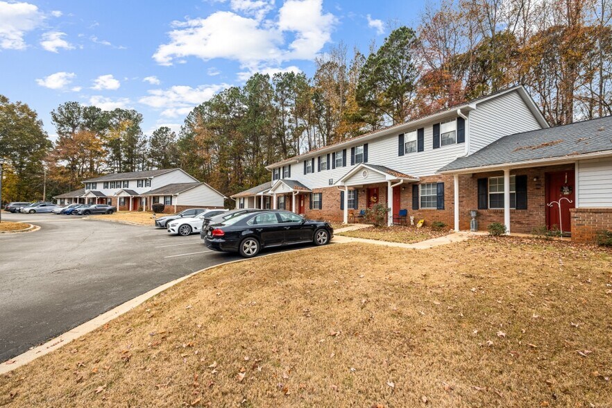 More Photos Of 82 Berry Dr, Newnan Apartments For Sale