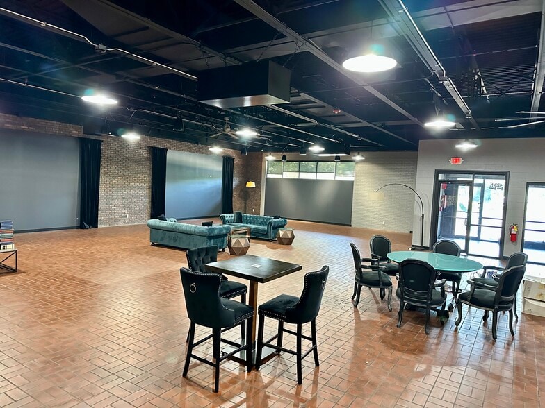 More Photos Of 423 N State St, Lockport Light Manufacturing For Sale
