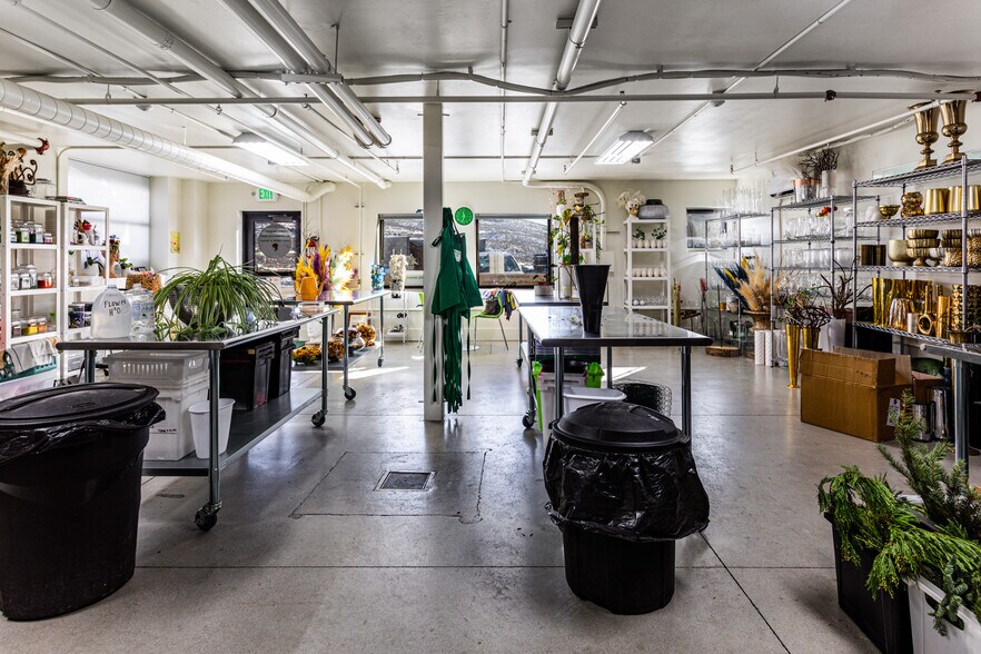 More Photos Of 4554 Forestdale Dr, Park City Light Distribution For Lease