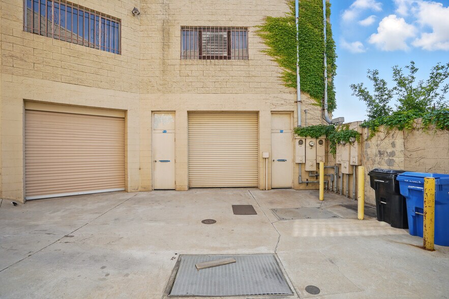 More Photos Of 3632 Foothill Blvd, La Crescenta Manufacturing For Sale