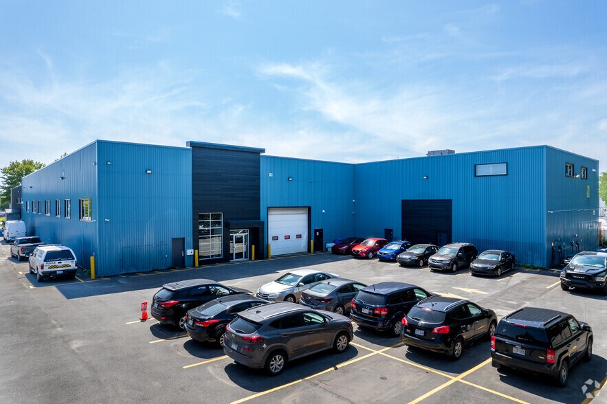 More Photos Of 3330 Boul Des Entreprises, Terrebonne Warehouse For Lease