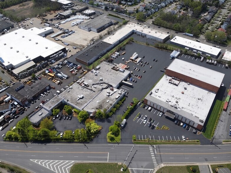 More Photos Of 840 S Broadway, Hicksville Manufacturing For Lease