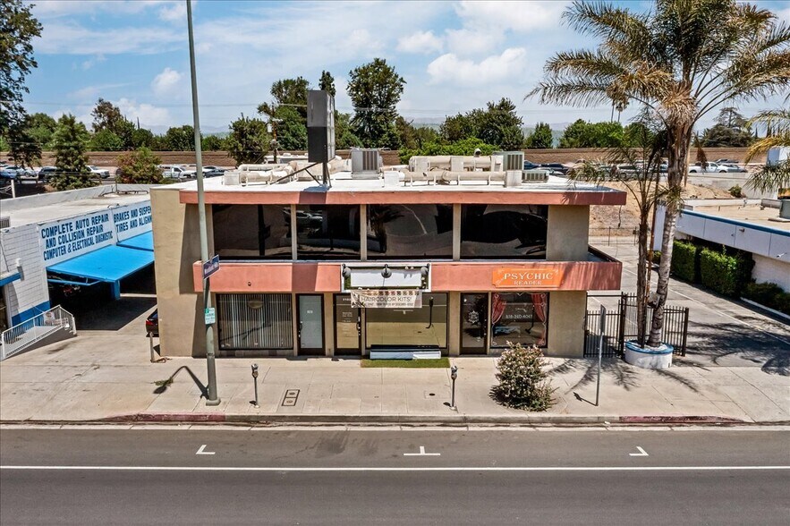 More Photos Of 19709 Ventura Blvd, Woodland Hills Office For Sale