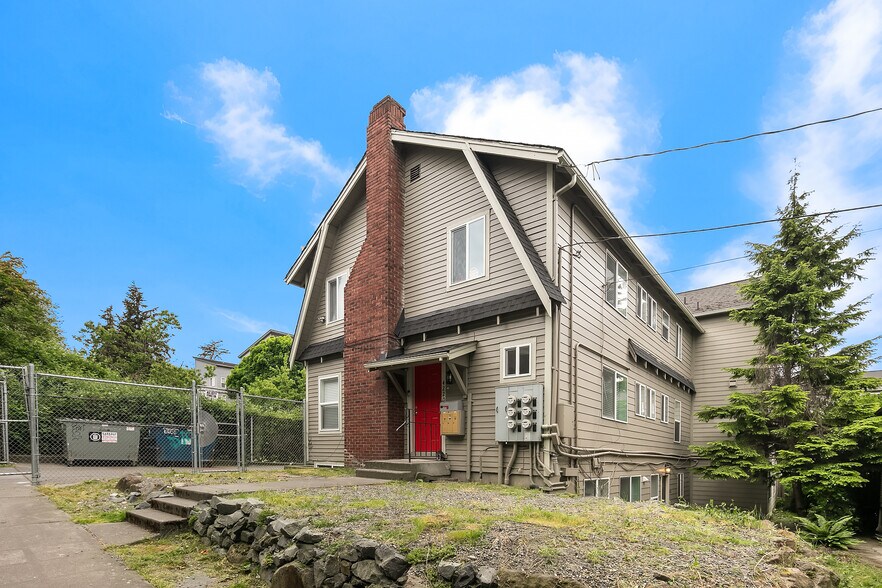 More Photos Of 4218 Pasadena Pl NE, Seattle Apartments For Sale