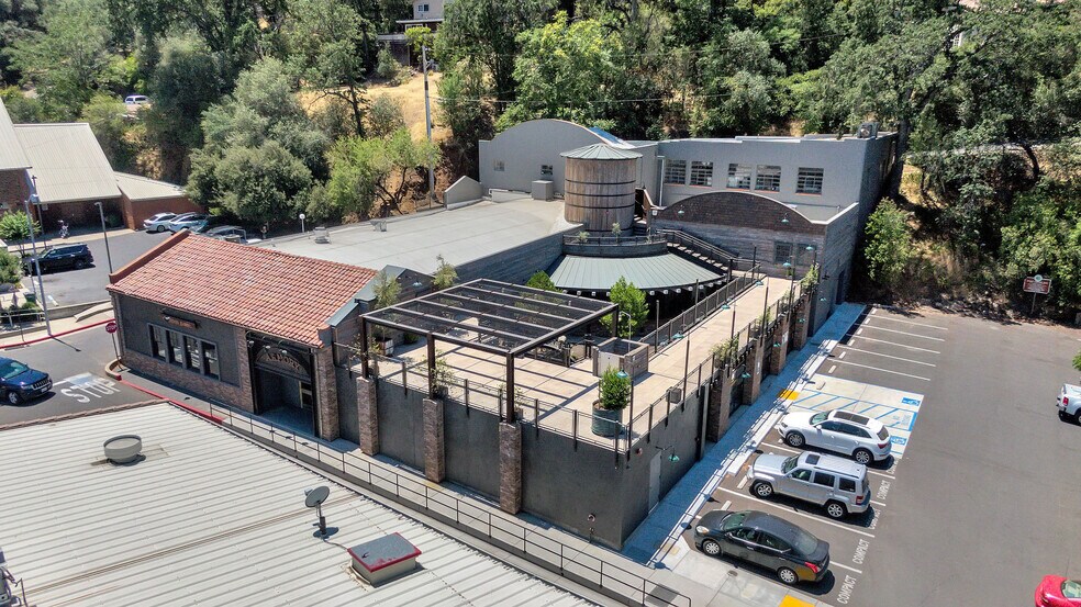 More Photos Of 208 S Green St, Sonora Restaurant For Sale