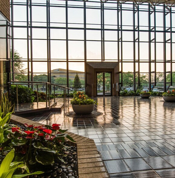 More Photos Of 12621 Featherwood Dr, Houston Office For Lease