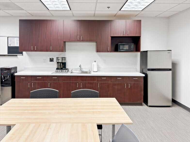 More Photos Of 625 Kenmoor Ave SE, Grand Rapids Coworking Space